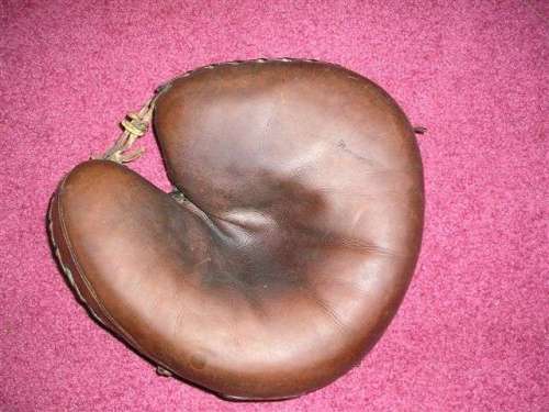 Lowe Campbell Catchers Mitt Front Robbie